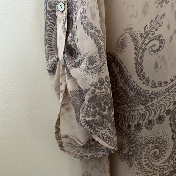 Chico’s Sheer Cream and Gray Paisley Blouse Size 2 - Picture 3 of 6